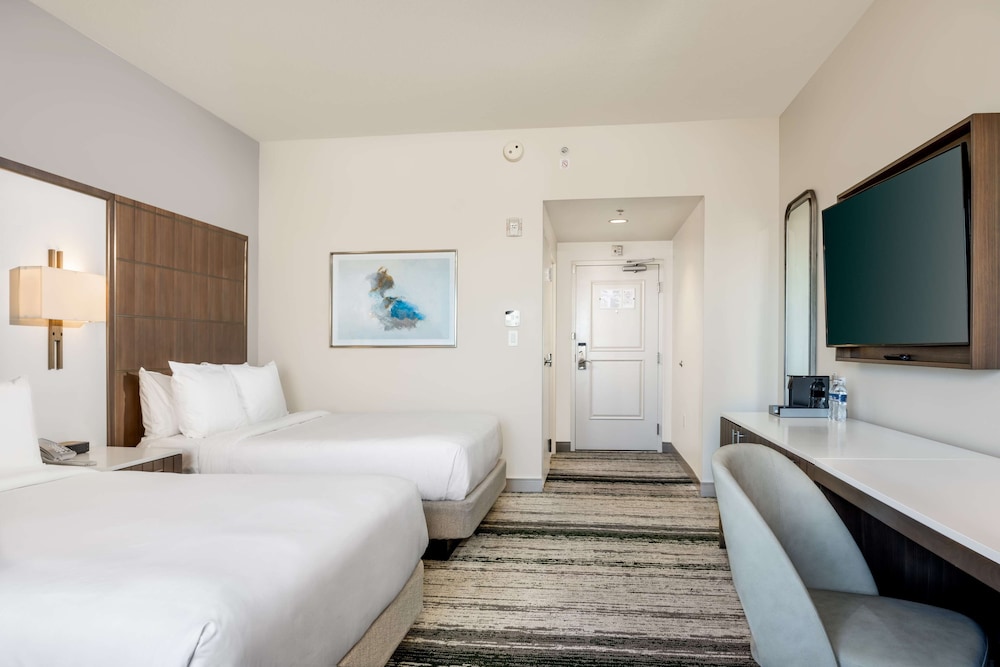 STANDARD, 2 QUEEN BEDS, NATURE PRESERVE