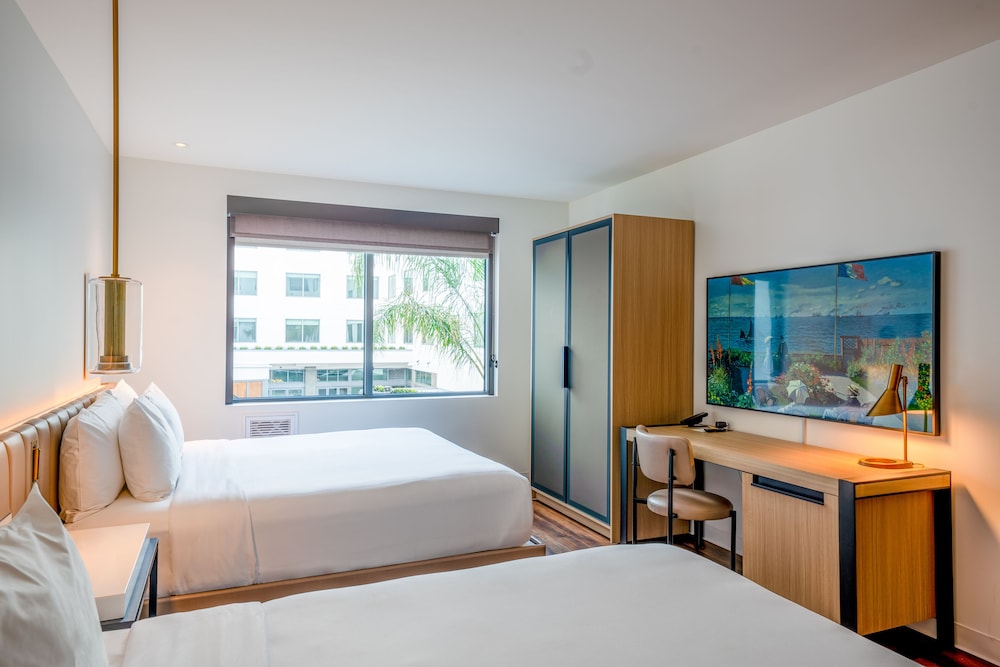 PREMIUM, 2 KING BEDS