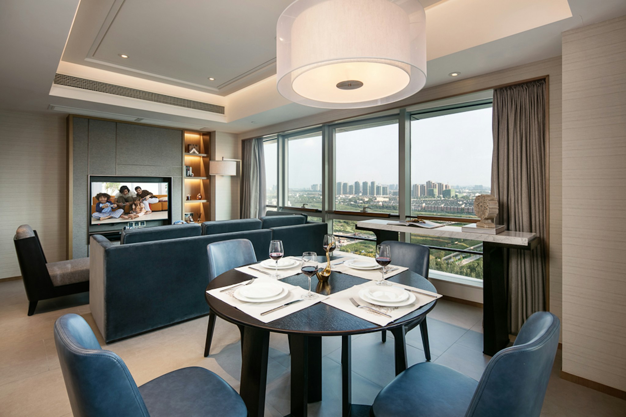 SOMERSET SWAN LAKE HEFEI 48/69