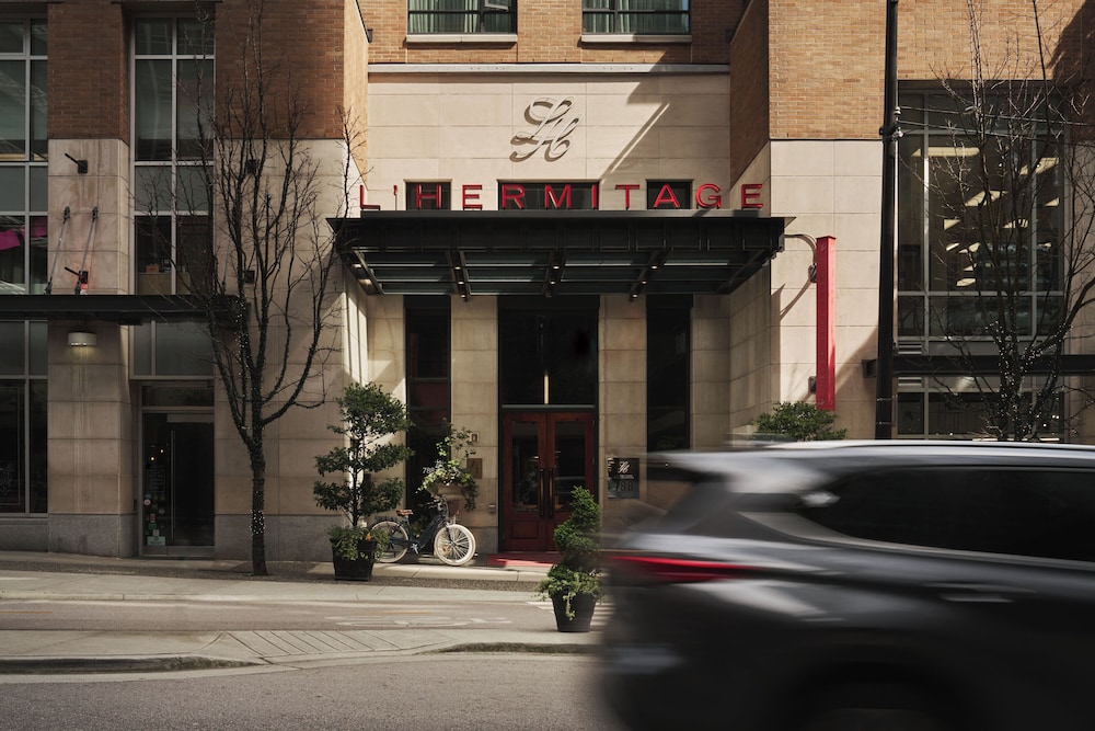L'Hermitage Hotel 60/70