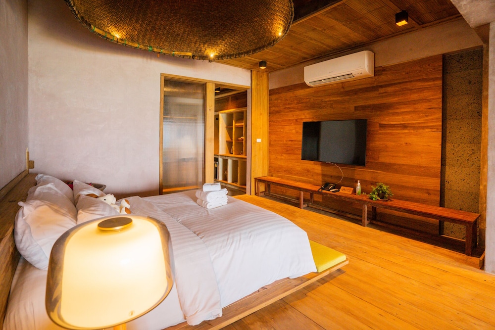 Suite, King Bed, Beach Front, Plunge Pool