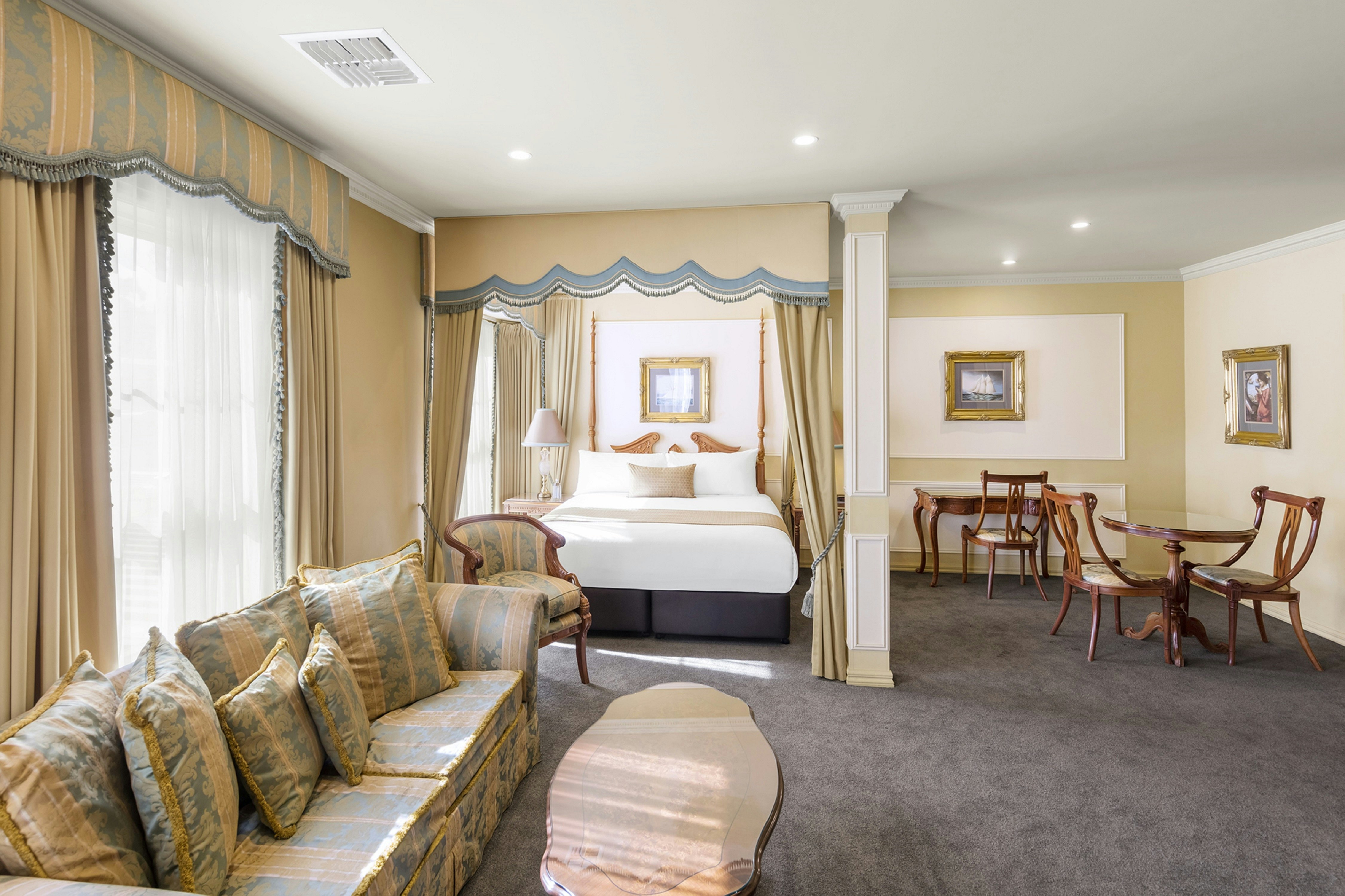 Canterbury International Hotel 14/19