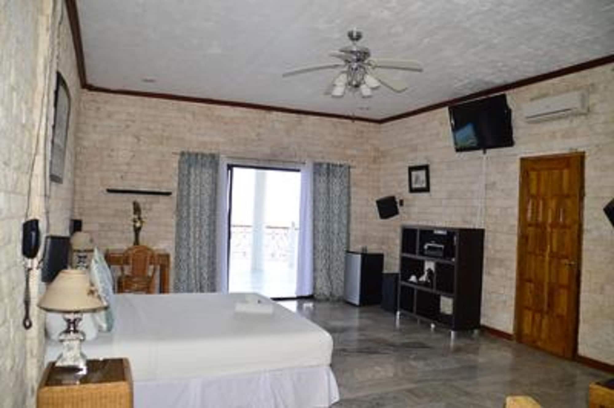 STUDIO, SUITE, KING BED, OCEAN FRONT