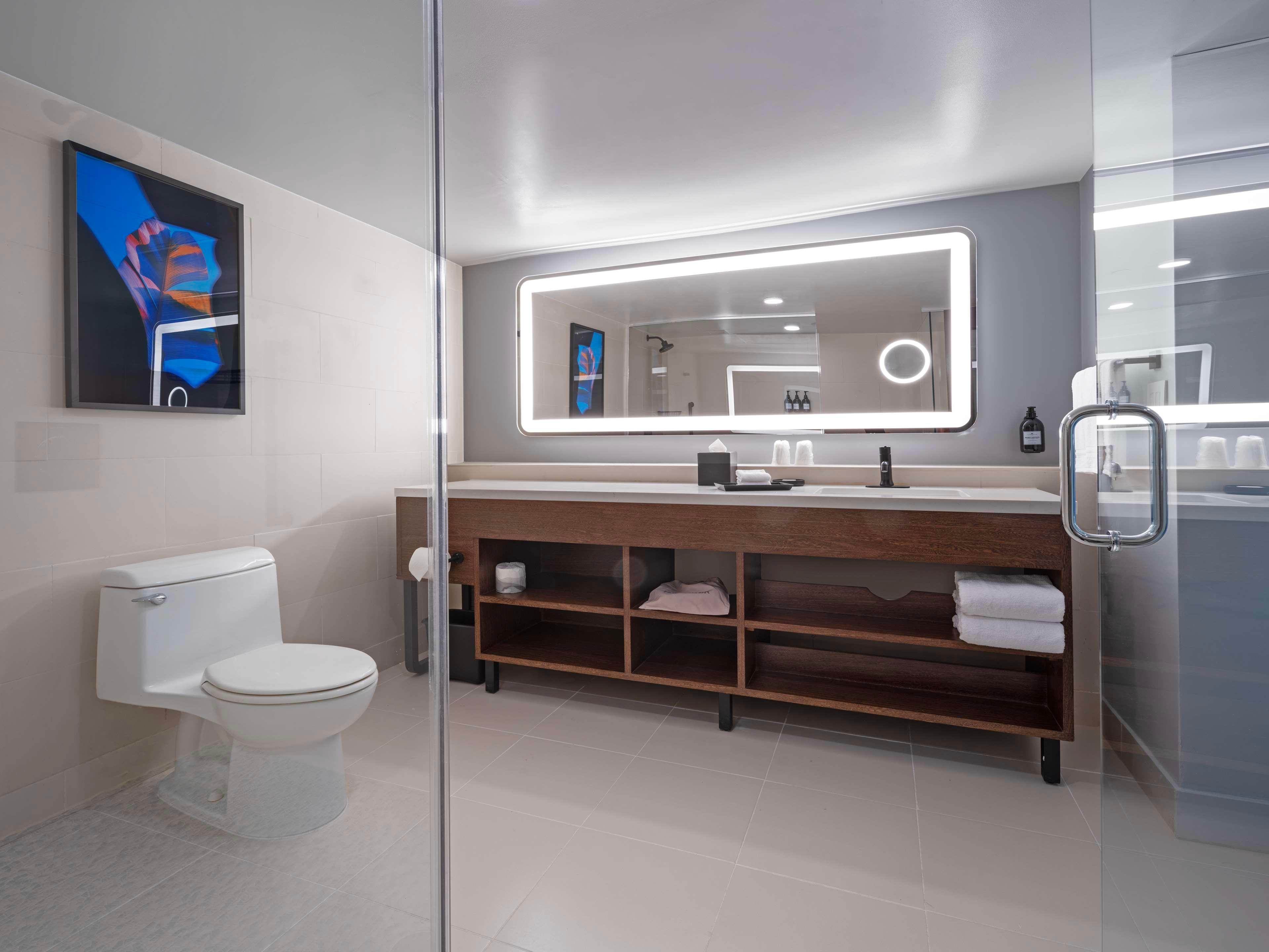 Junior Suite, King Bed, Bay View, Sofa, Balcony