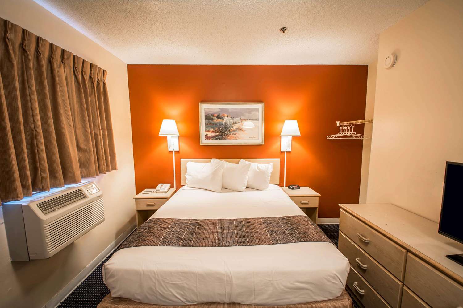 Efficiency, Queen Bed