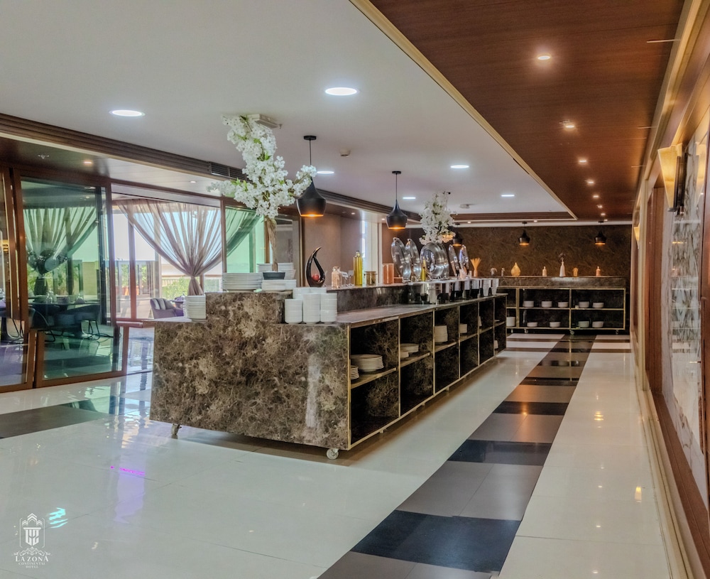 La Zona Continental Hotel 10/65