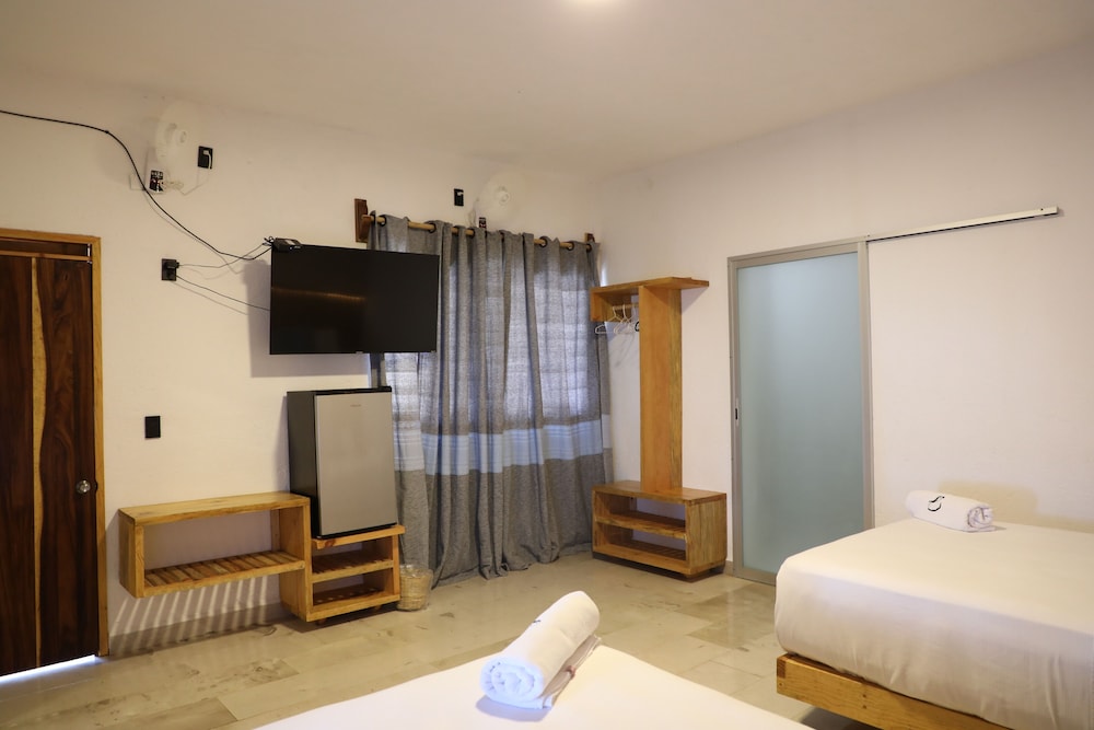 STANDARD, 2 DOUBLE BEDS