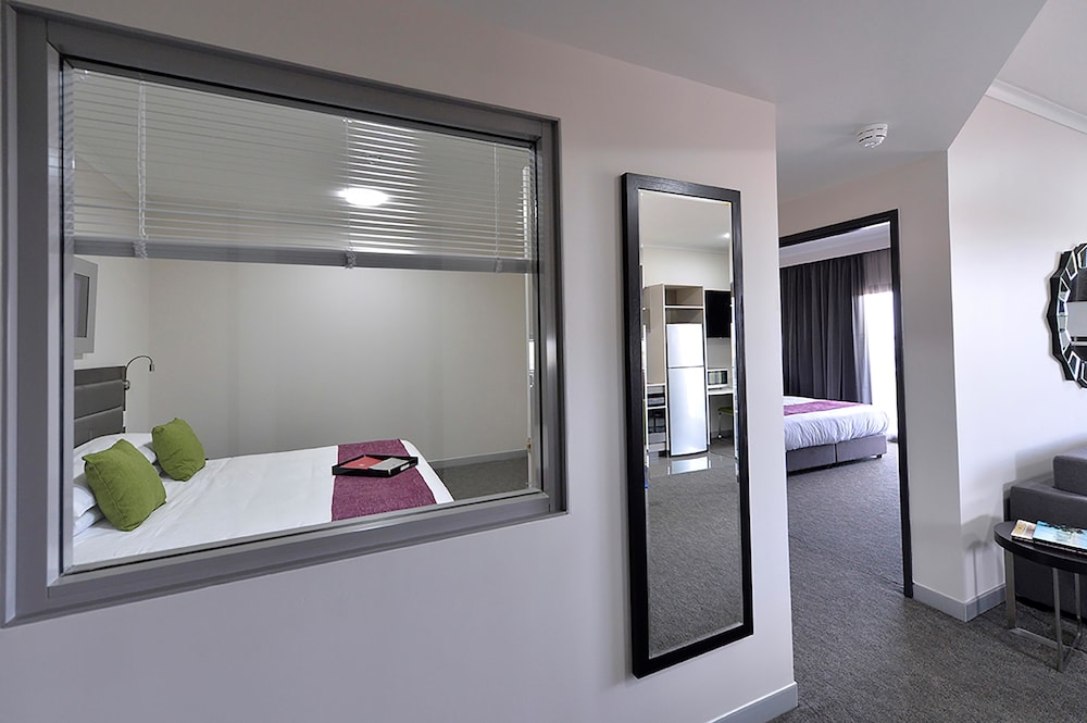 Rydges Palmerston 10/64