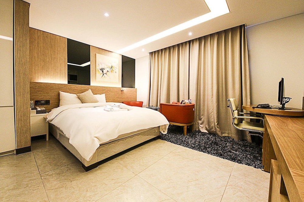 GUWOL HOTEL 16/53