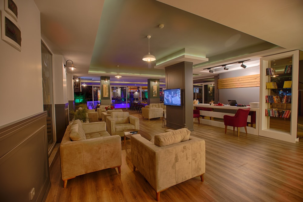 Hma Hotel And Suites 28/50