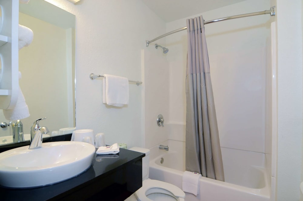 Motel6 North Palm Springs, CA - North 28/45