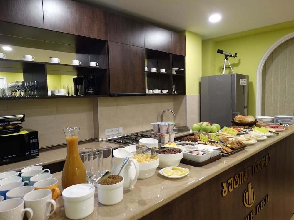 Hotel Iveria 27/50