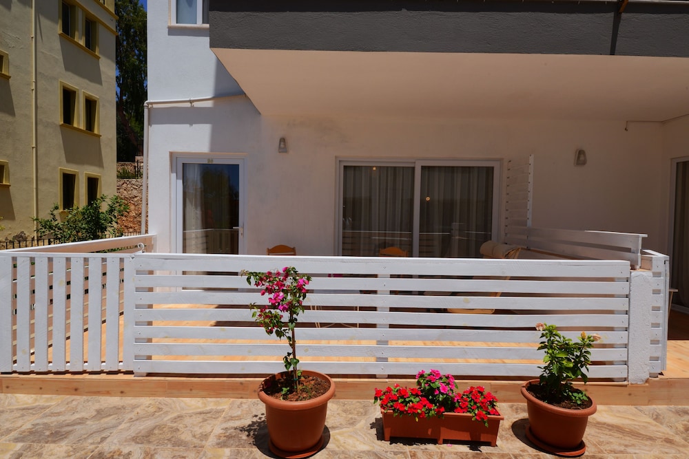 Neruda Pension 4/43