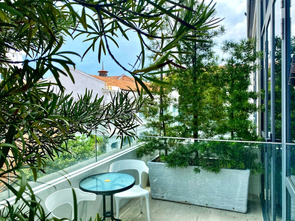 VICTORIA GARDEN HOTEL 47/50