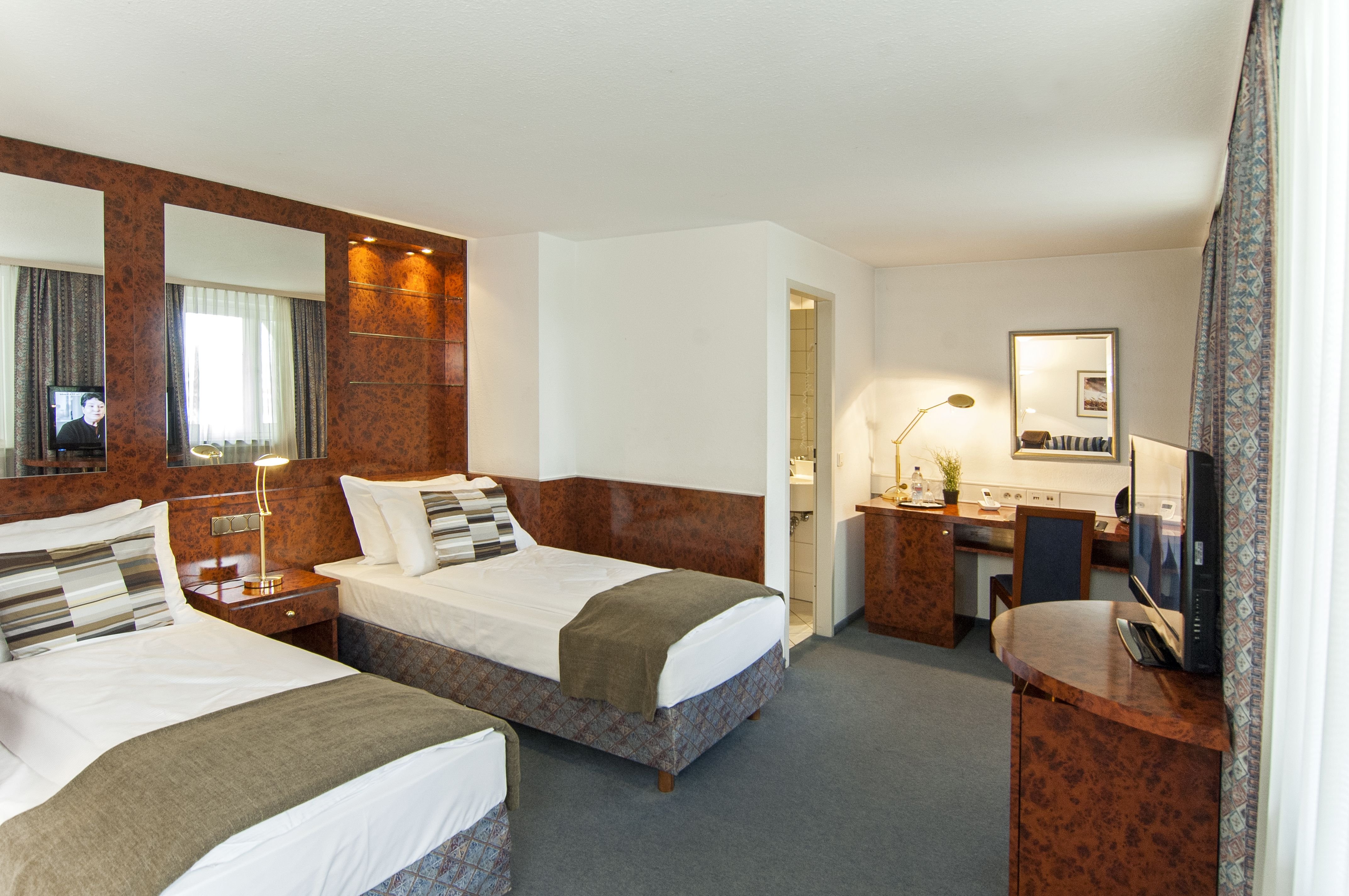 ROOM, DOUBLE BED