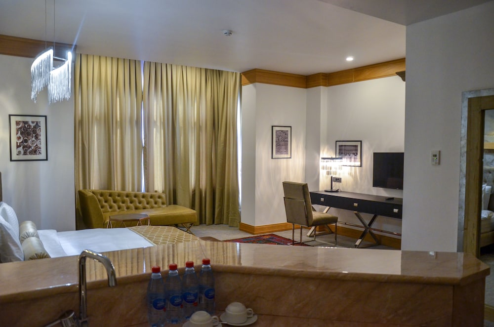 Shirvanshah Hotel 48/70