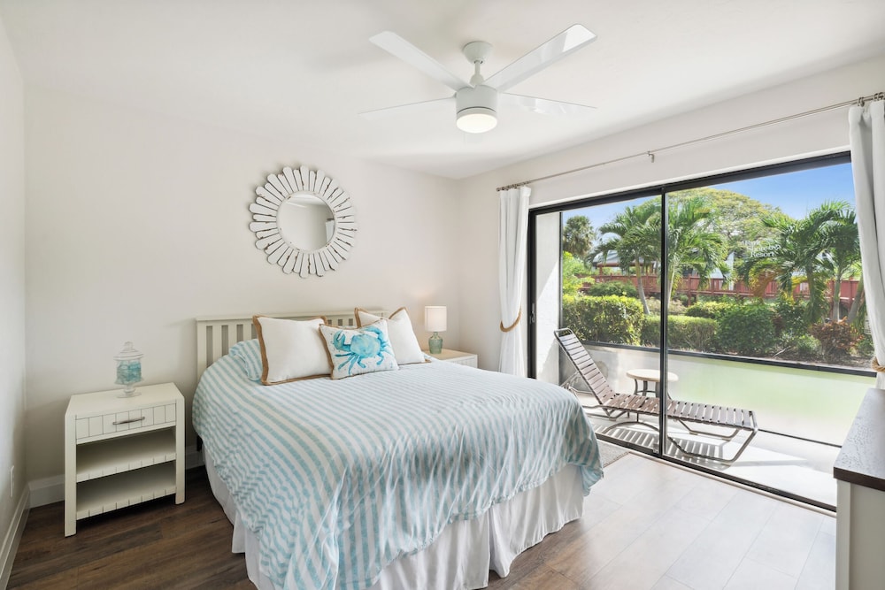 2 BEDROOMS, CONDO, LANAI, PREMIUM