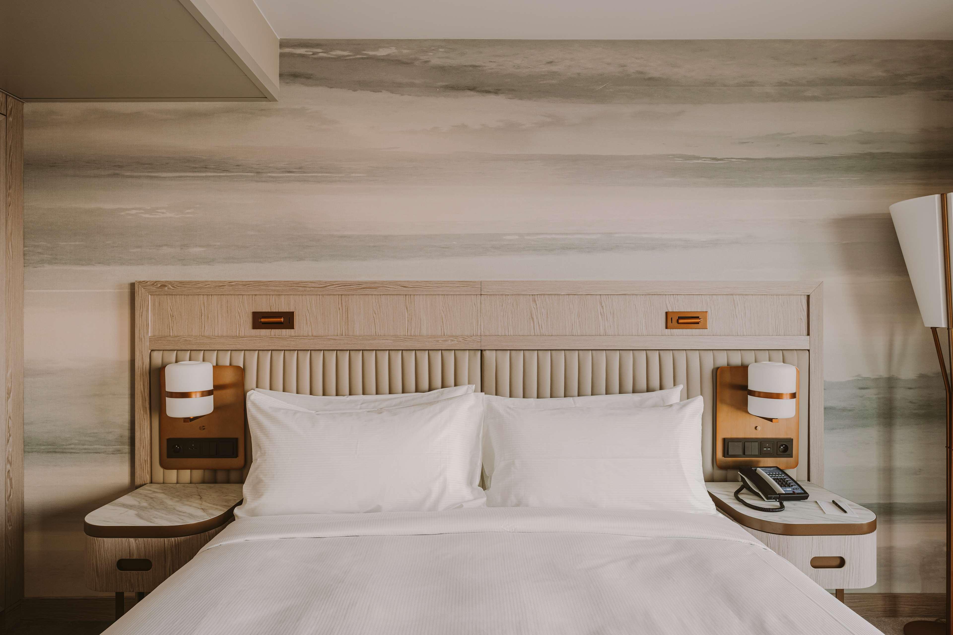 Suite, Side Sea View