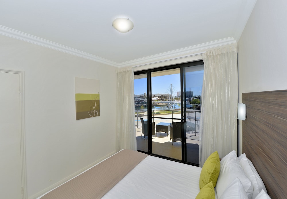 Dolphin Quay Apartments 40/71