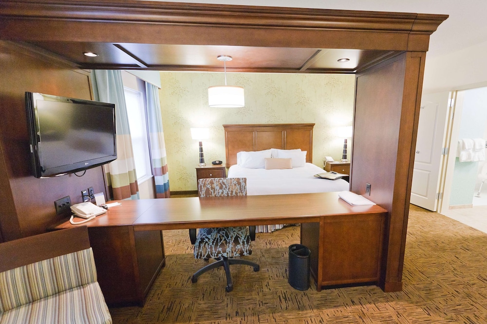Hampton Inn Suites Exeter 50/52