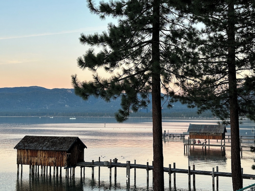 Lake Tahoe Ambassador Lodge 50/57