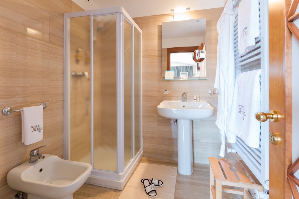 غرفة بسريرين منفصلين بشرفة، Hotel Villa Undulna 9/10