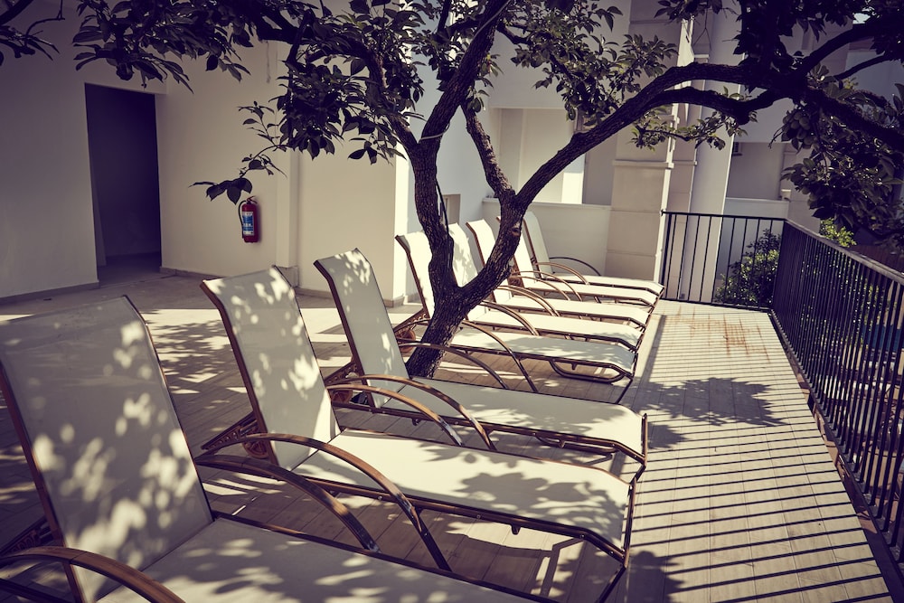 Two Seas Hotel 28/50