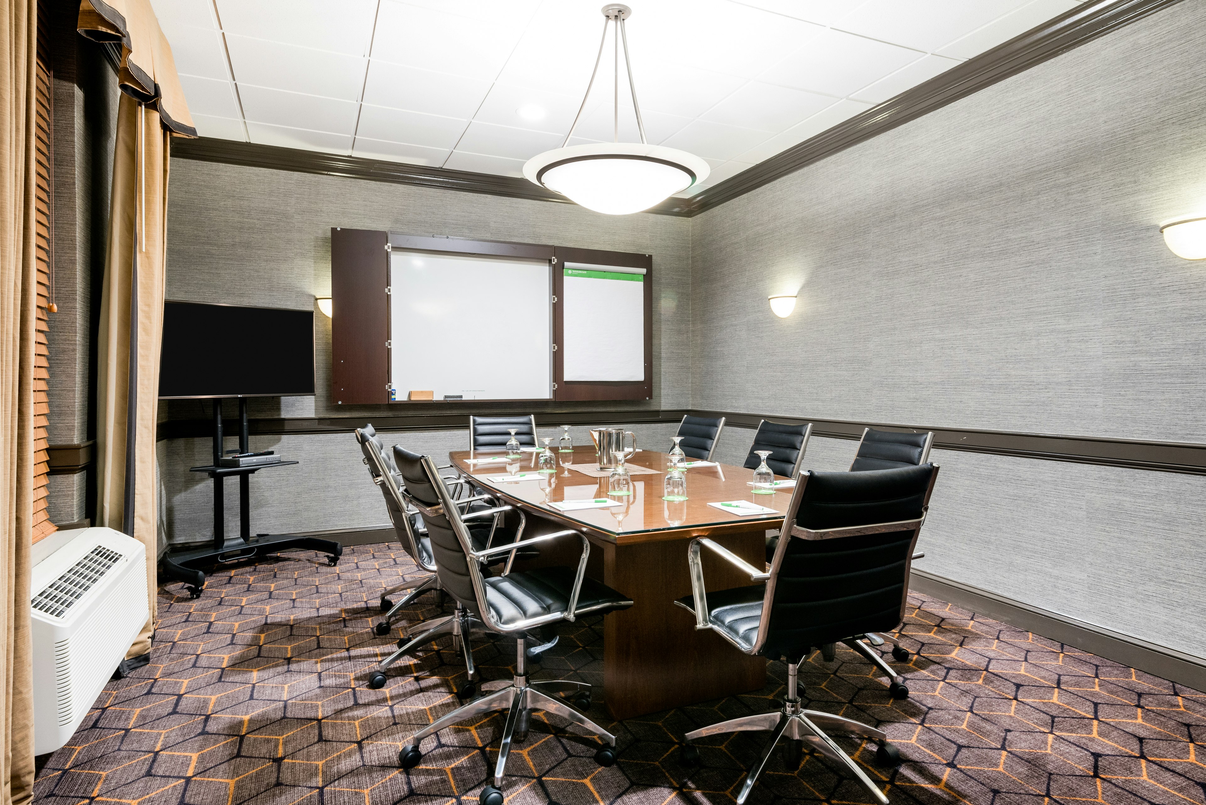 Holiday Inn Johnstown-Gloversville 51/66
