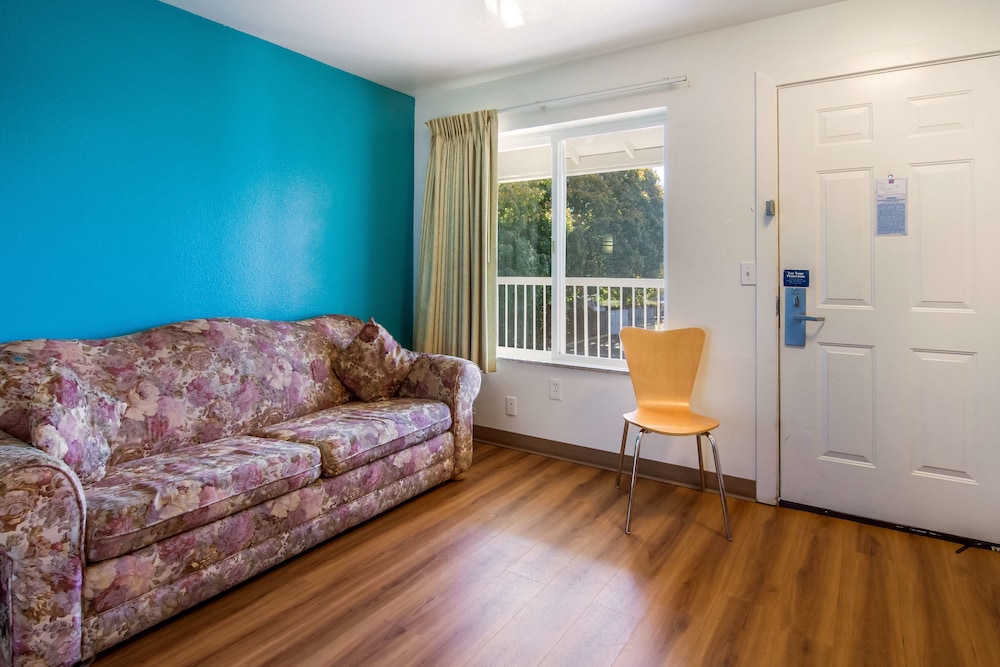 Motel6 Portland, OR Mall 205 32/37