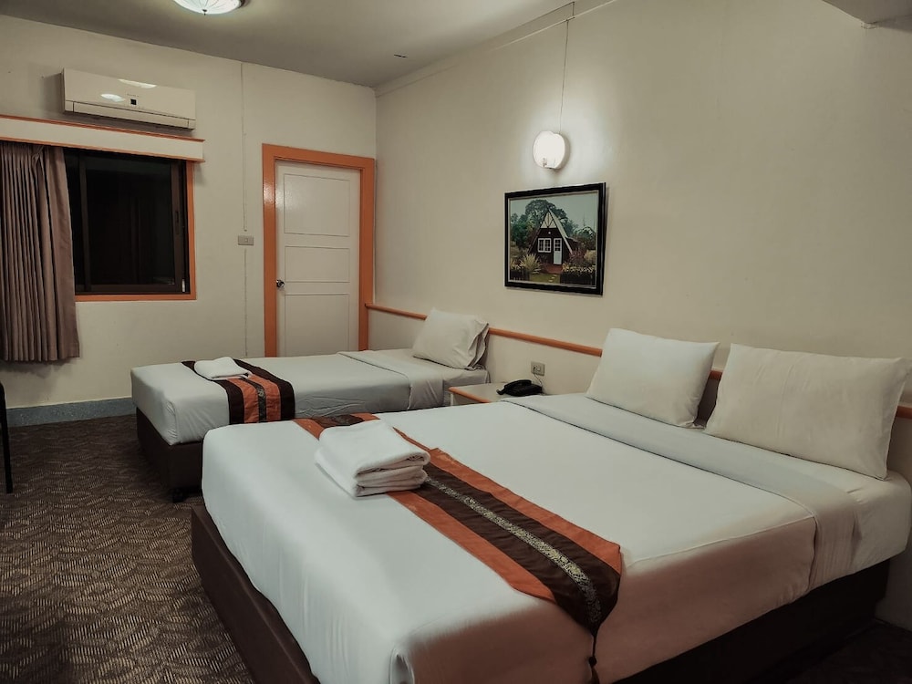 ROOM, TRIPLE