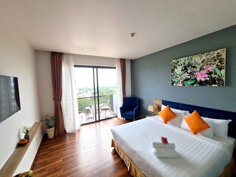 DELUXE, KING BED, OCEAN VIEW