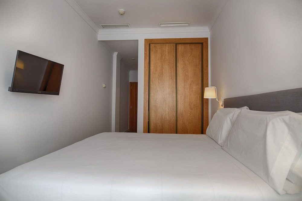 CLASSIC, TWIN BEDS