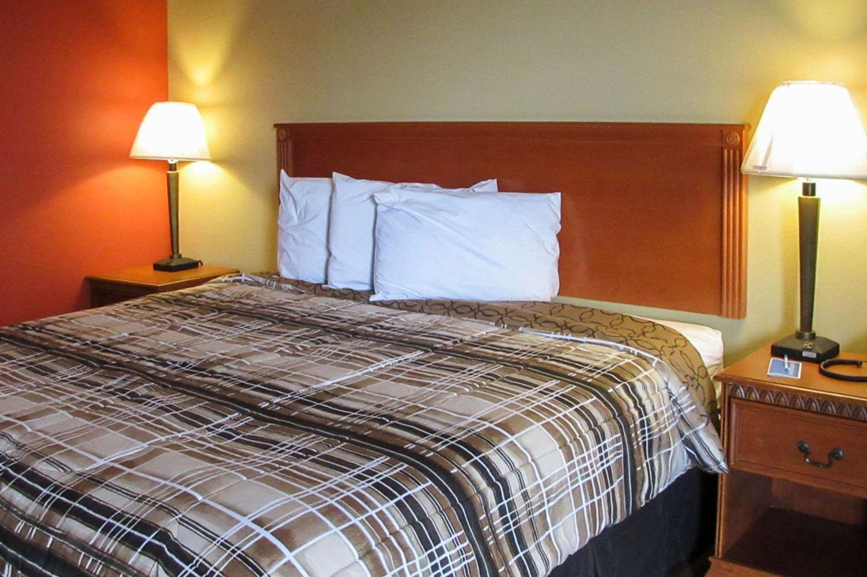 Rodeway Inn Murfreesboro Downtown photo3