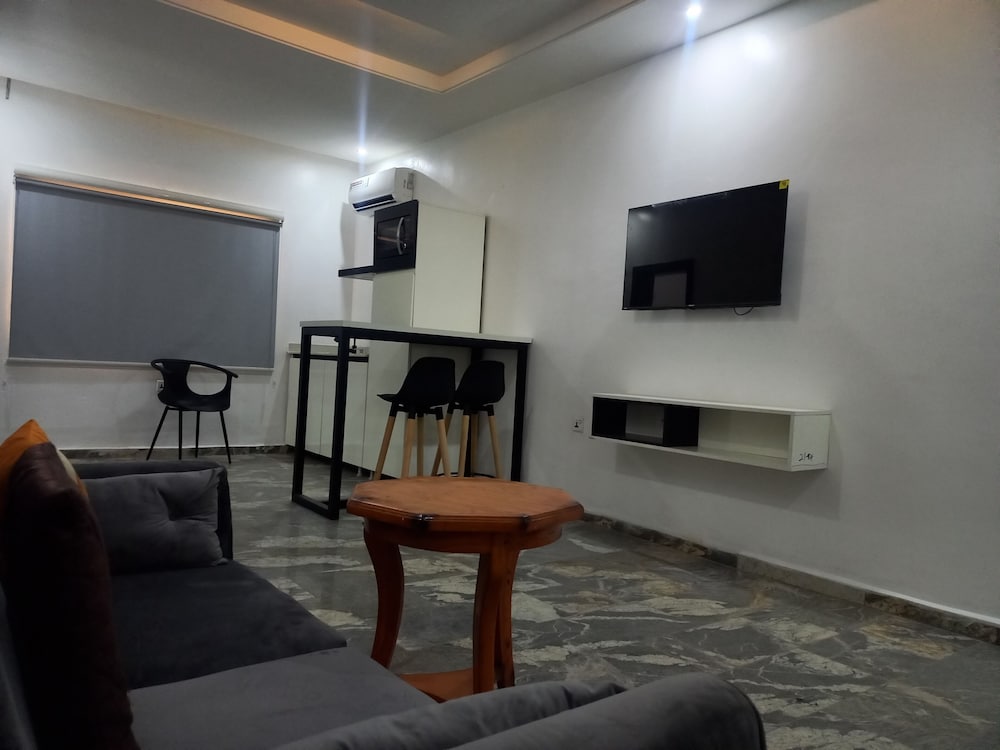 3j Apos S Hotel Ltd 48/64
