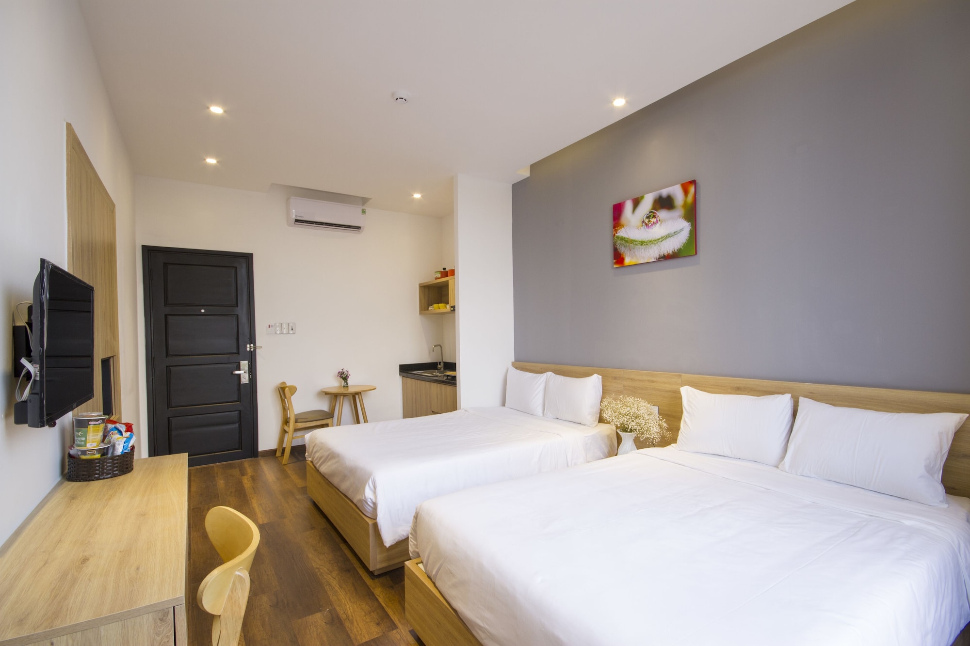STUDIO, 2 DOUBLE BEDS, CITY VIEW