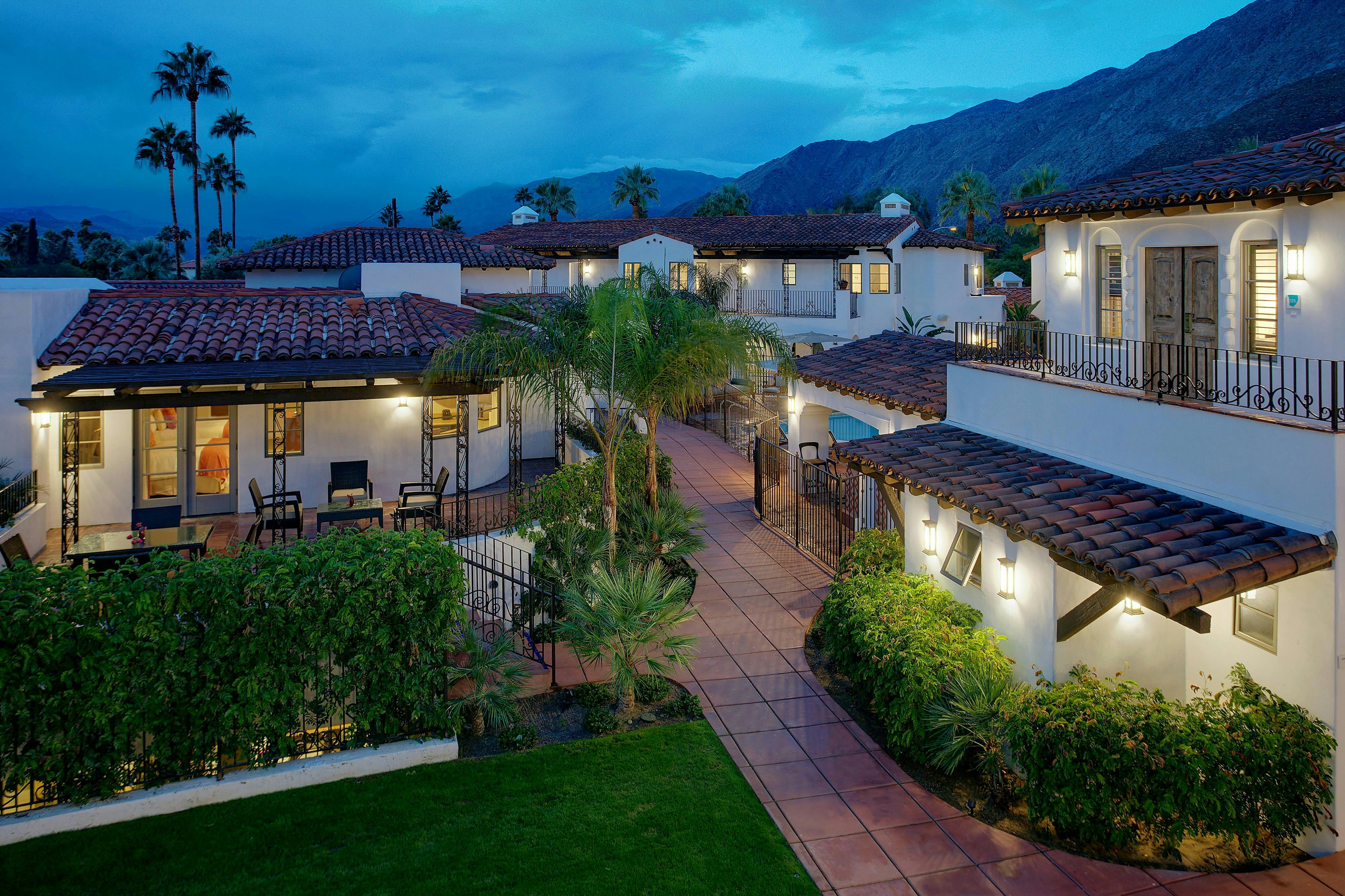 TRIADA PALM SPRINGS AUTOGRAPH COLLECTION 35/35