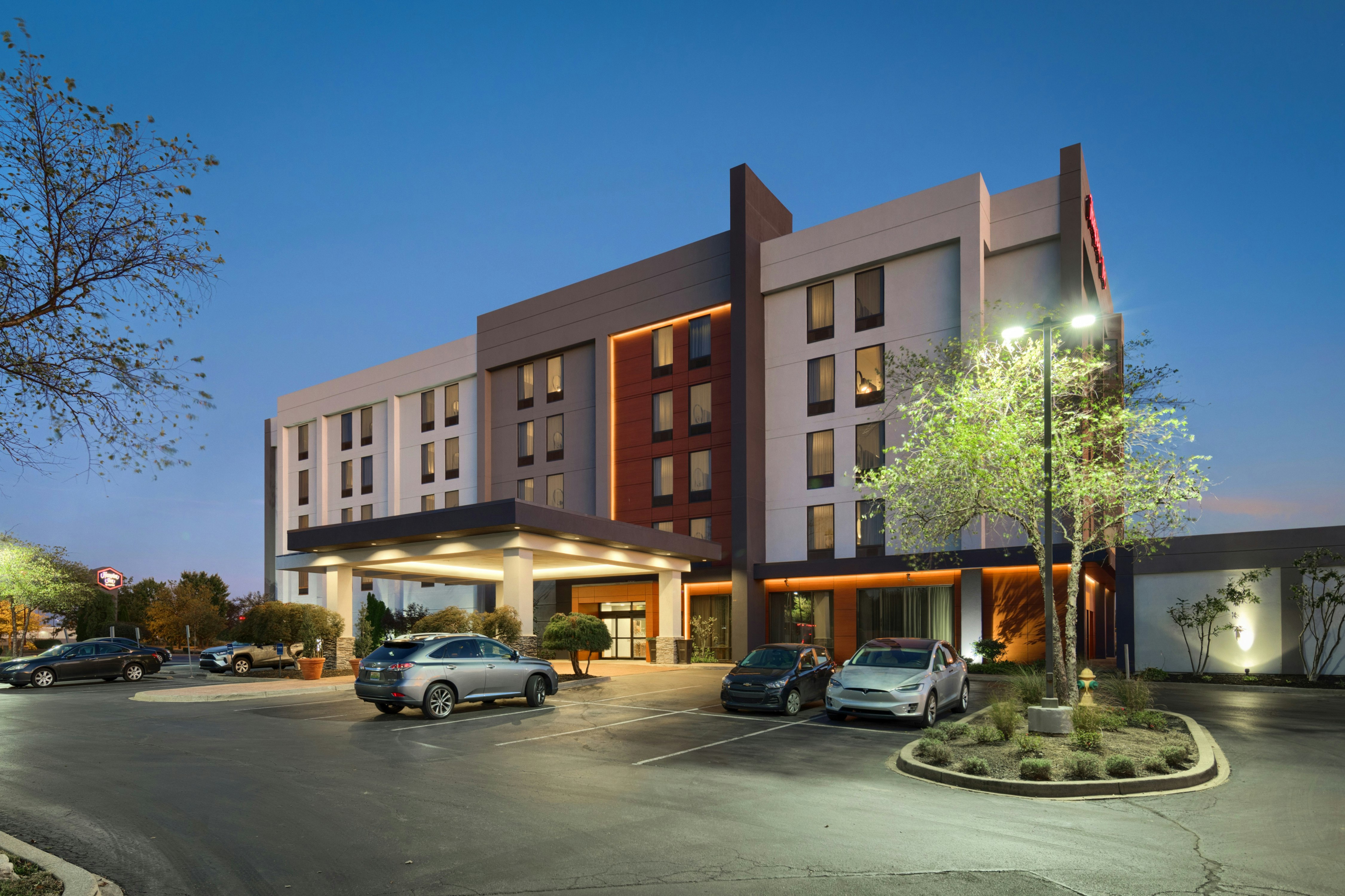 Hampton Inn Louisville-Northeast 17/22