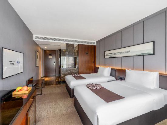 Light, Luxury, Twin Beds