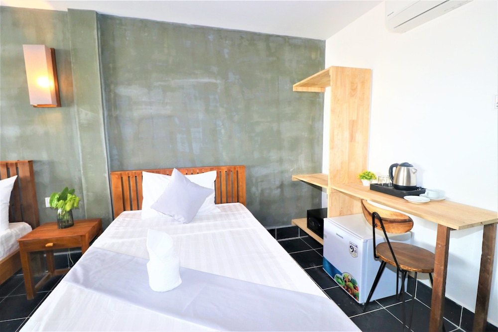 Grand Elevation Hotel 12/65