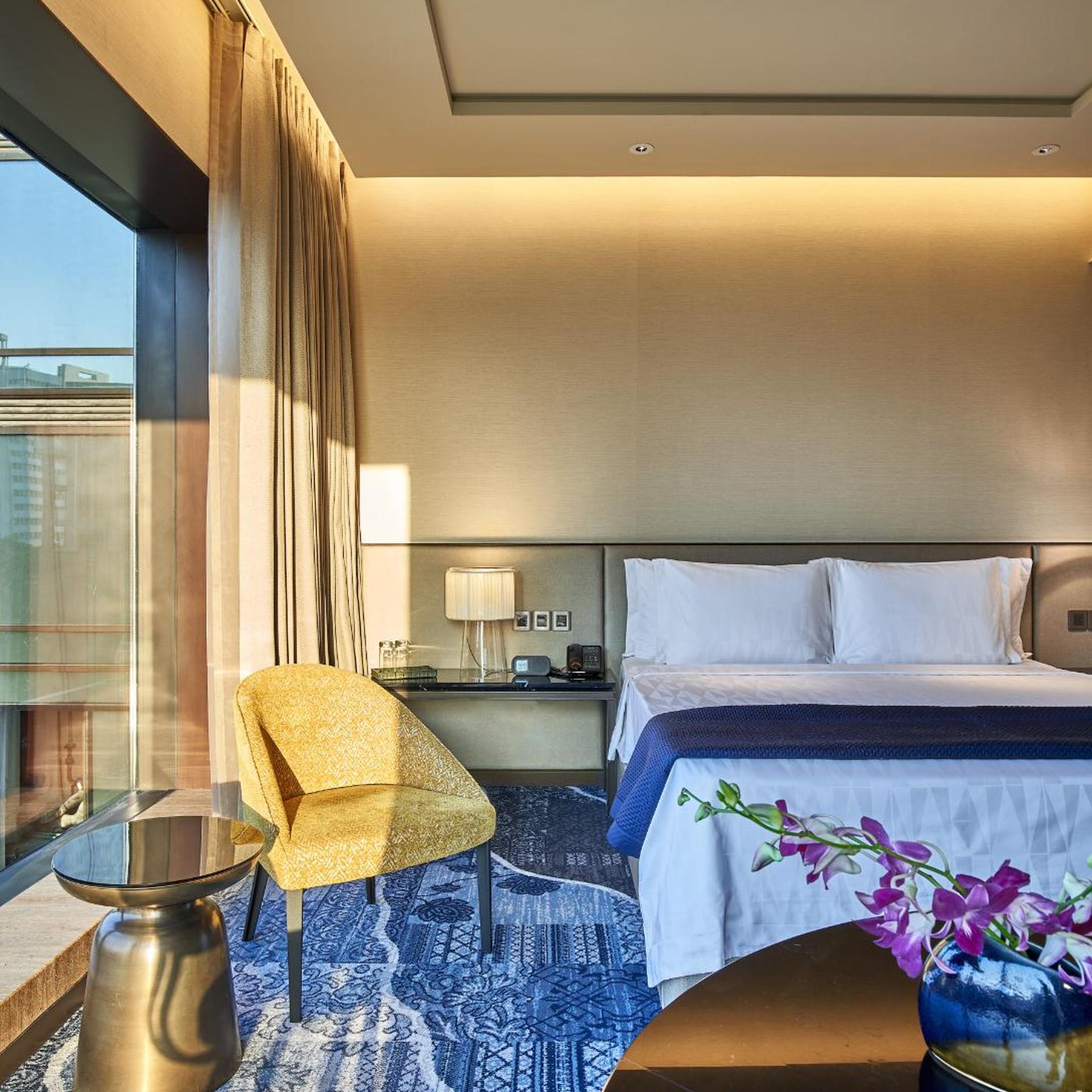Studio, King Bed, Den, The Den Bengaluru, LXR Hotels & Resorts 2/3