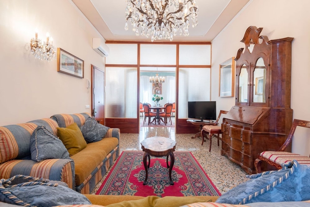 The Arsenal Large Apartment 27/47