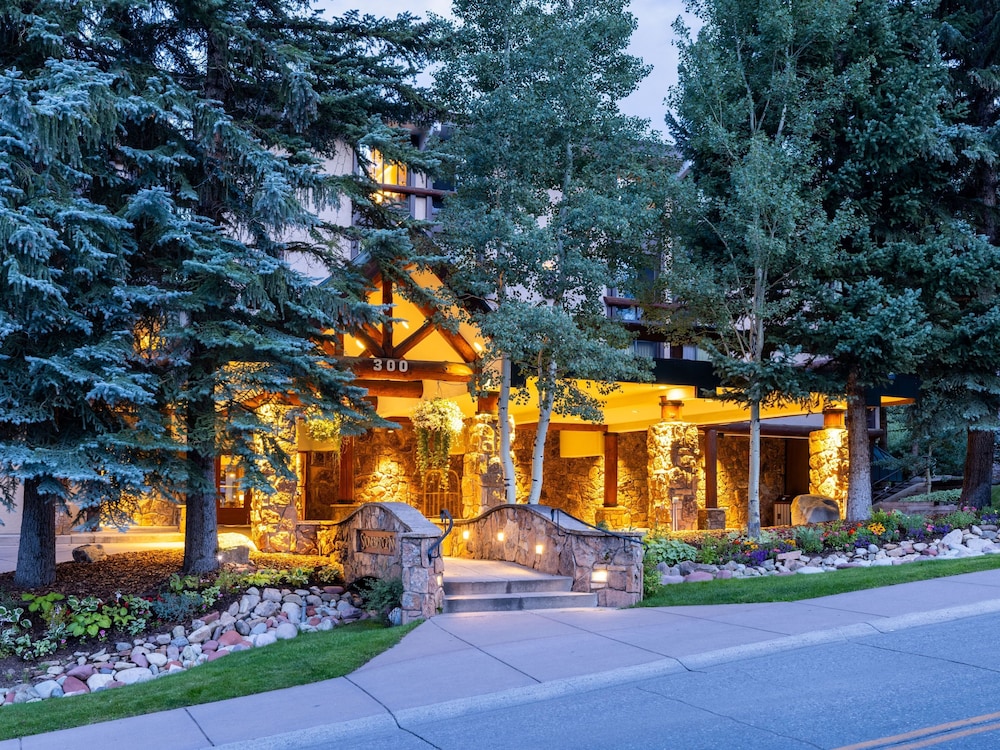 The Stonebridge Inn A Destination Hotel 3/45