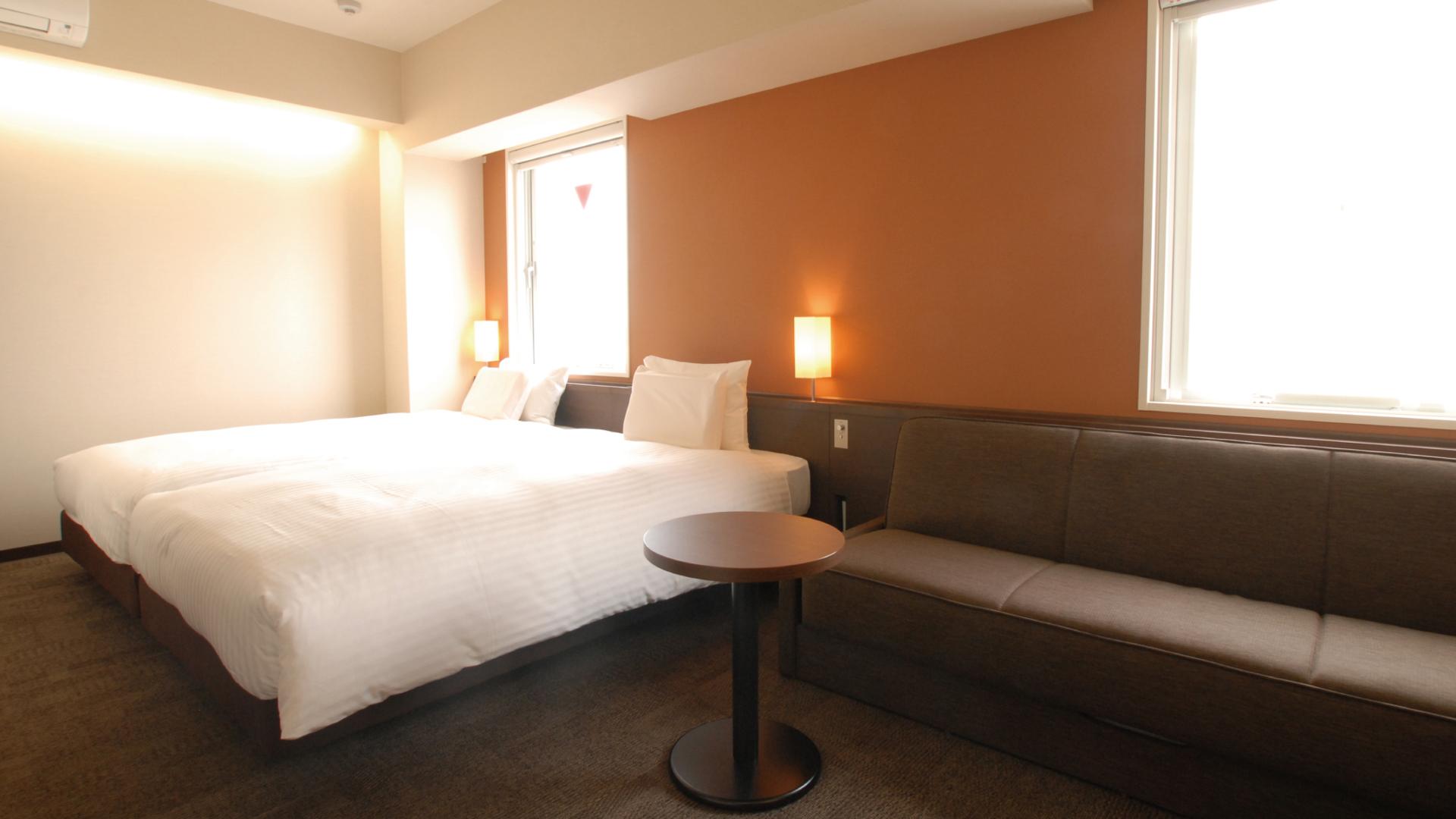 Room, Twin Beds, Smoking