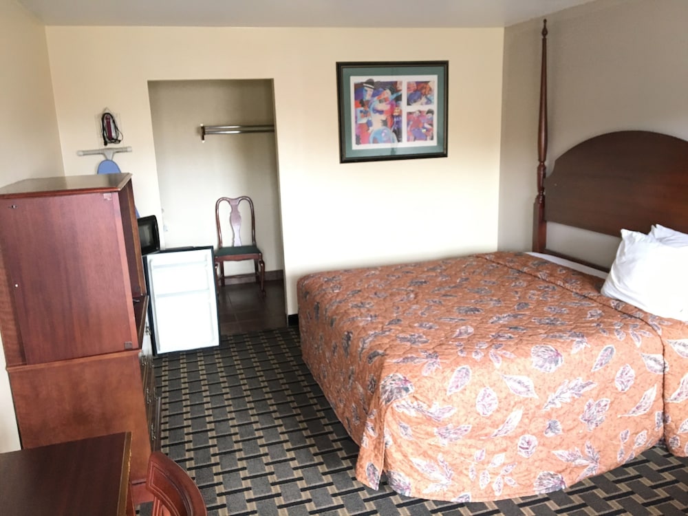 Inn At Mexia 24/64