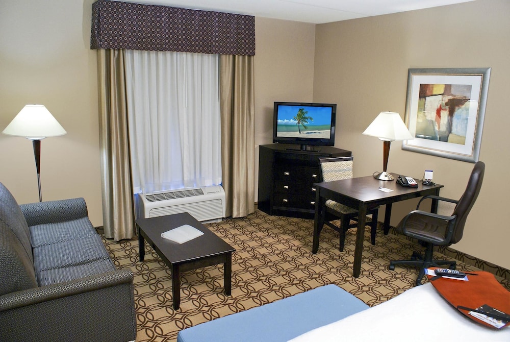 Hampton Inn and Suites Charlotte Airport 35/63