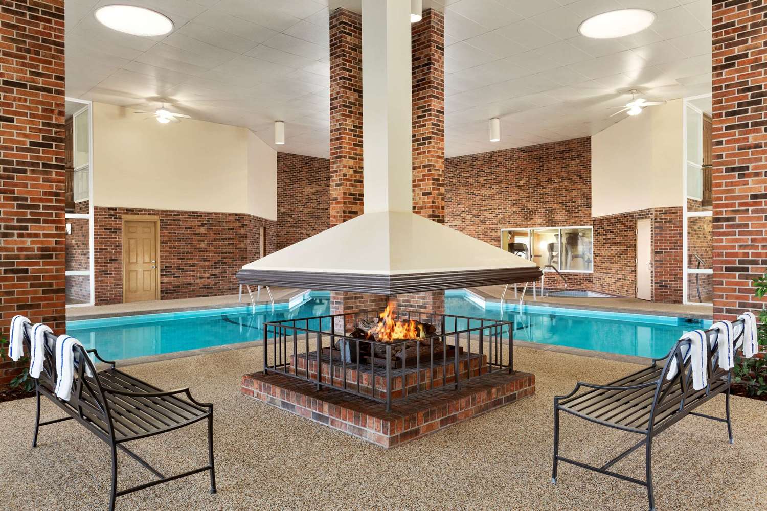 Country Inn and Suites By Radisson Woodbury MN 22/30