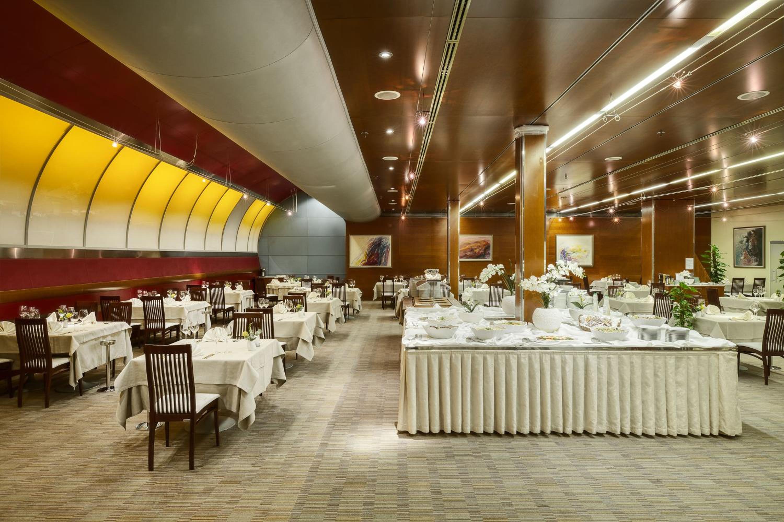 restaurant cafeteria