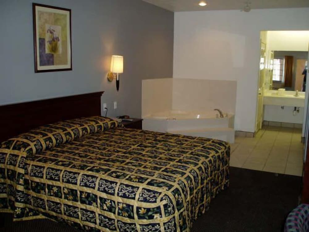 غرفة قياسية بسرير كينج، Texas Inn and Suites at La Joya 3/4