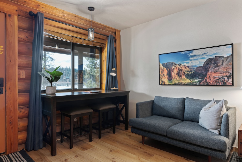 Duck Creek Village Inn 23/50