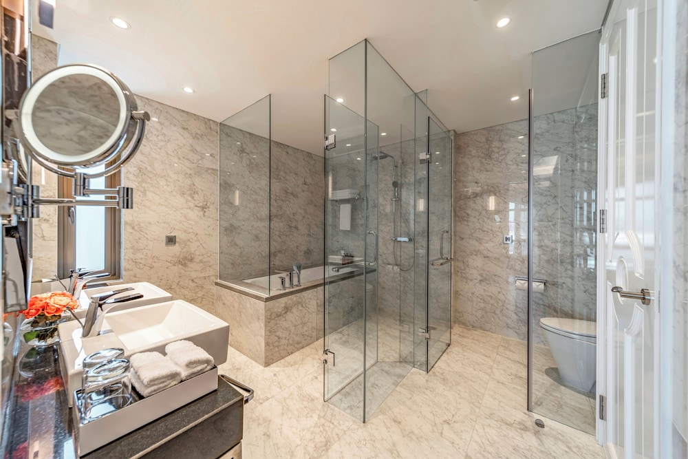 SHERWOOD SUITES 74/74